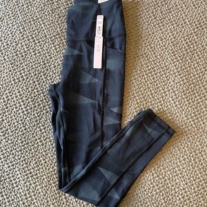 NWT Victoria’s Secret Sport Essential Pocket 7/8 Leggings